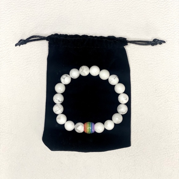 iHeart LGBTQ+ Pride Rainbow Handmade Braided Bracelet - White - Picture 4 of 4